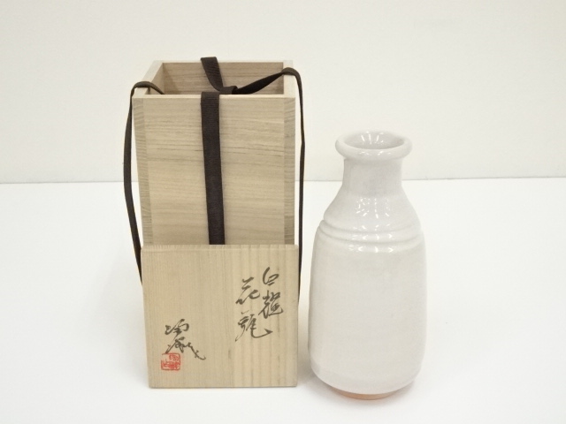 藤本陶津造　白磁花瓶（共箱）